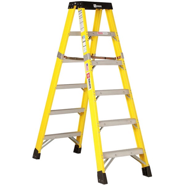 Best Lightweight Option: Bauer Corporation Lightweight Folding Step Ladder